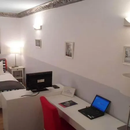 Angela Duplex At Opera Apartament